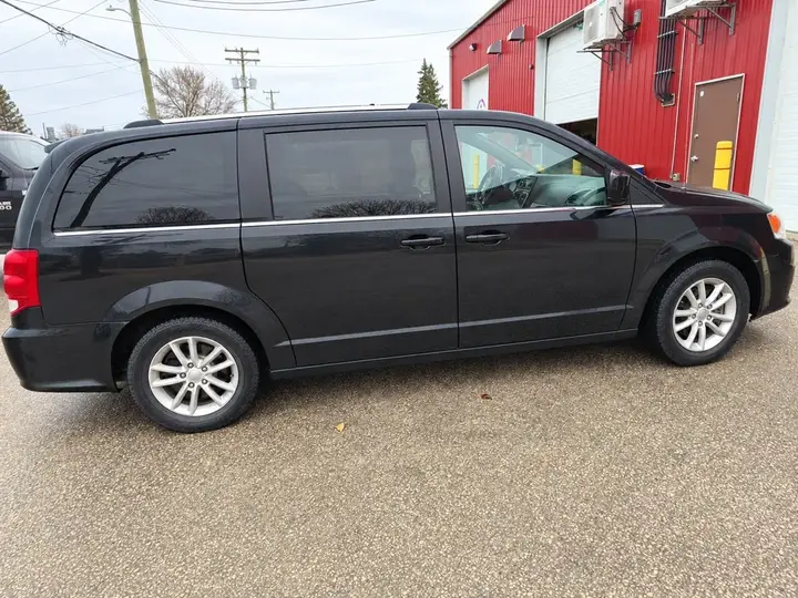 Dodge Grand Caravan 2018 photo 3