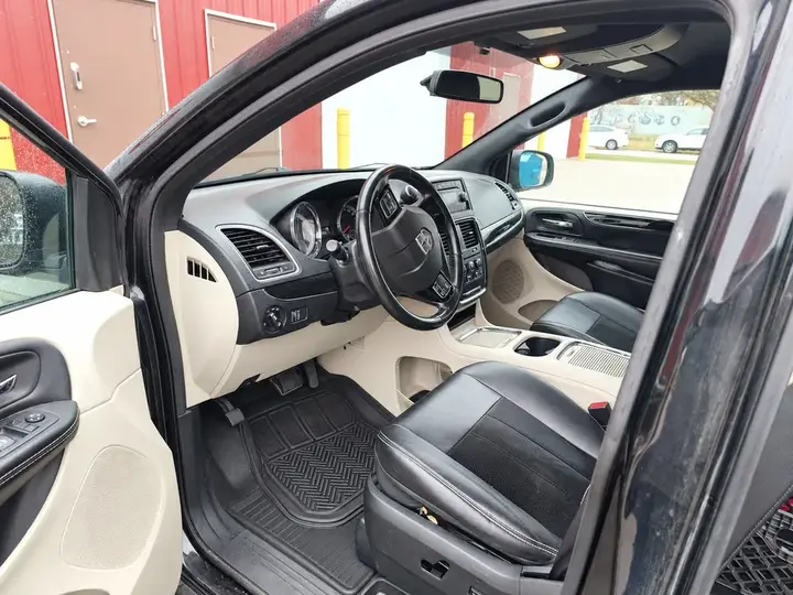 Dodge Grand Caravan 2018 photo 5
