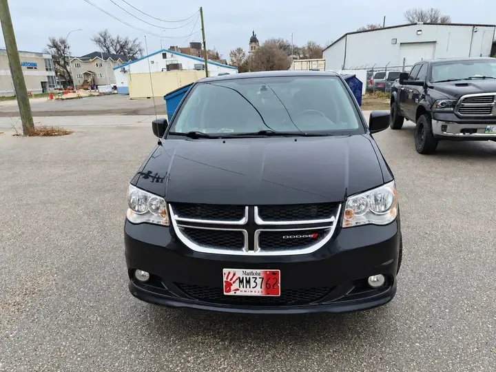 Dodge Grand Caravan 2018 photo 2
