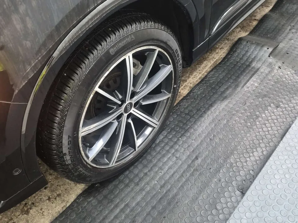 Audi Q7 2023 photo 4