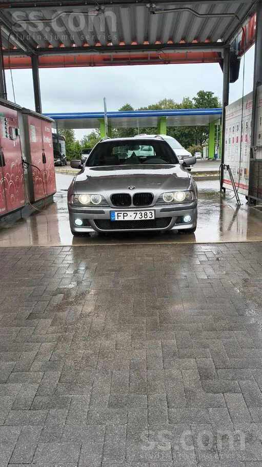 BMW E39 2002 photo 3