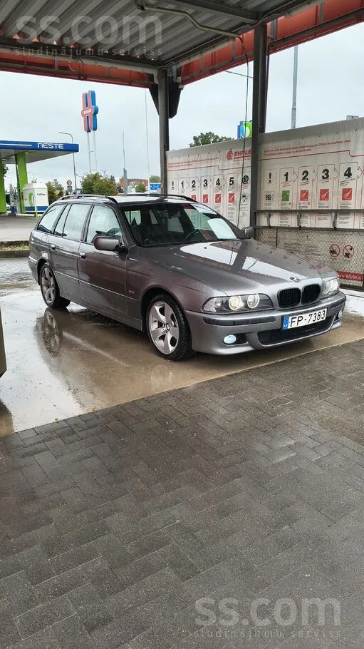 BMW E39 2002 photo 2