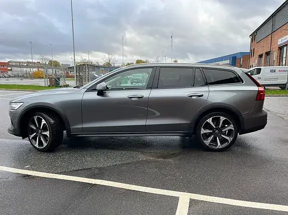 Volvo V60 Cross Country 2020 photo 2