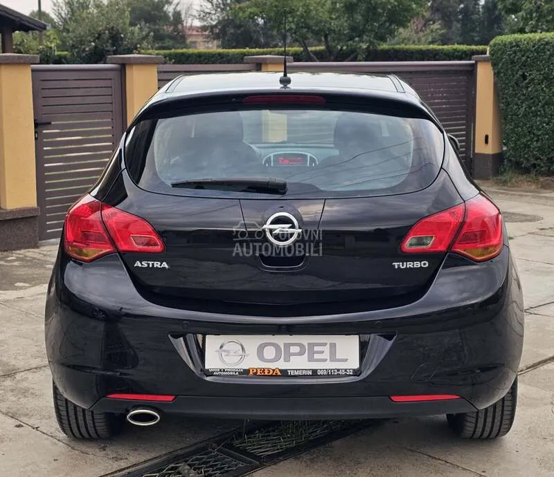 Opel Astra J 2010 photo 4