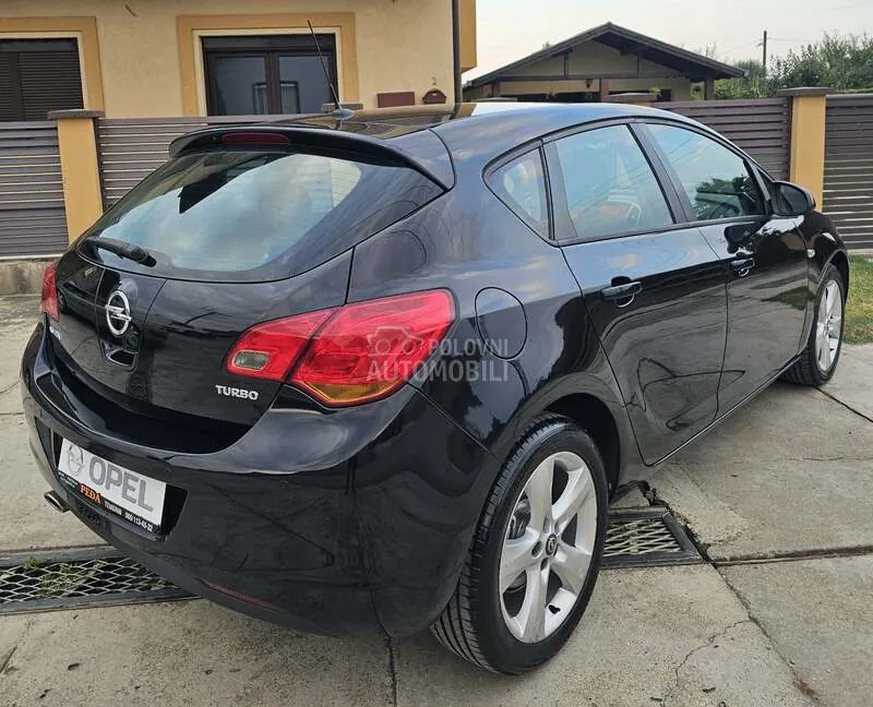 Opel Astra J 2010 photo 5
