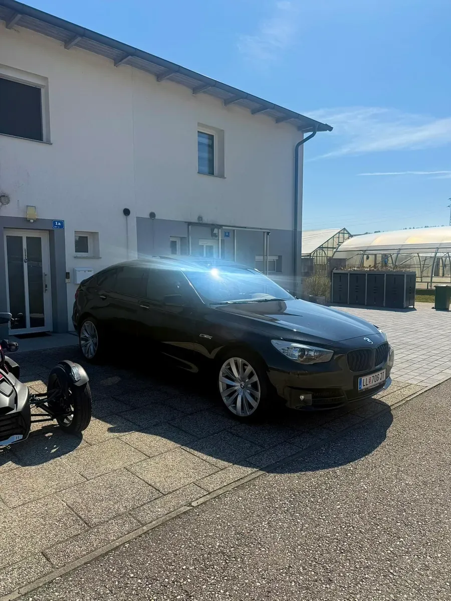 BMW 5 Series 2009 photo 2