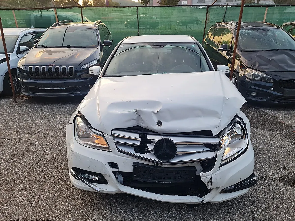 Mercedes-Benz C-Class 2012 photo 2