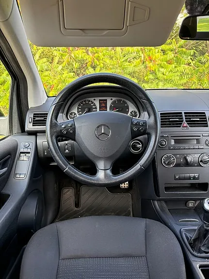 Mercedes-Benz A160 2012 photo 5
