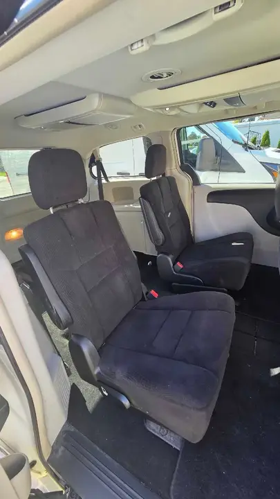 Chrysler Town & Country 2013 photo 4