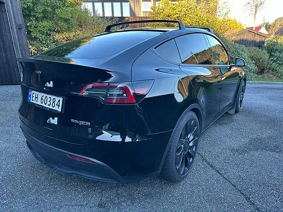 Tesla Model Y 2024 photo 4
