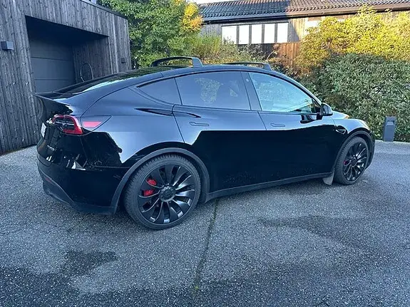 Tesla Model Y 2024 photo 3