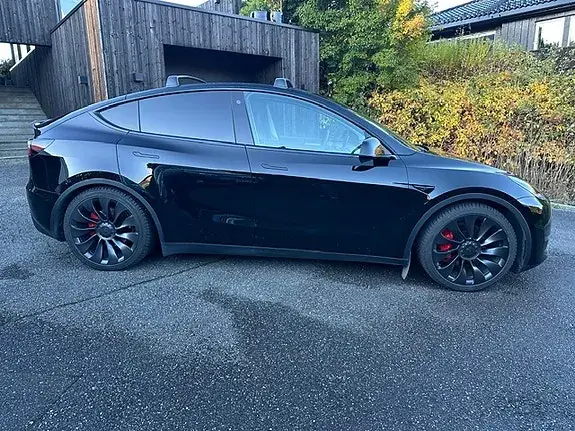 Tesla Model Y 2024 photo 2