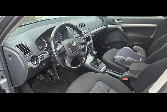Skoda Octavia 2012 photo 4