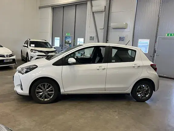 Toyota Yaris 2017 photo 4