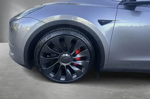 Tesla Model Y 2023 photo 4