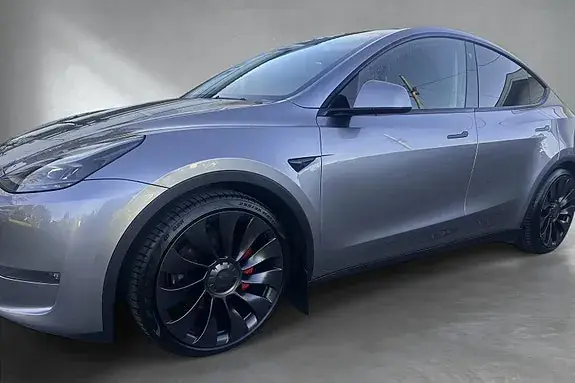 Tesla Model Y 2023 photo 2