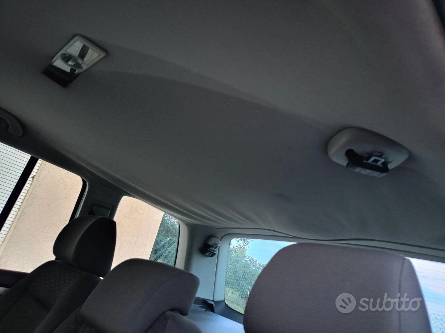 Volkswagen Touran 2008 photo 2