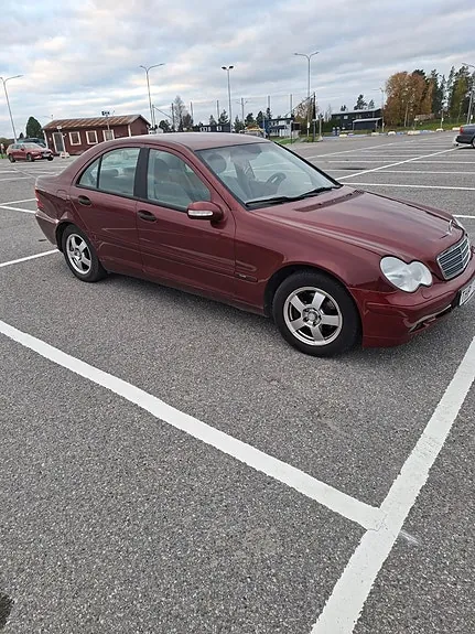 Mercedes-Benz C200 2001 photo 2