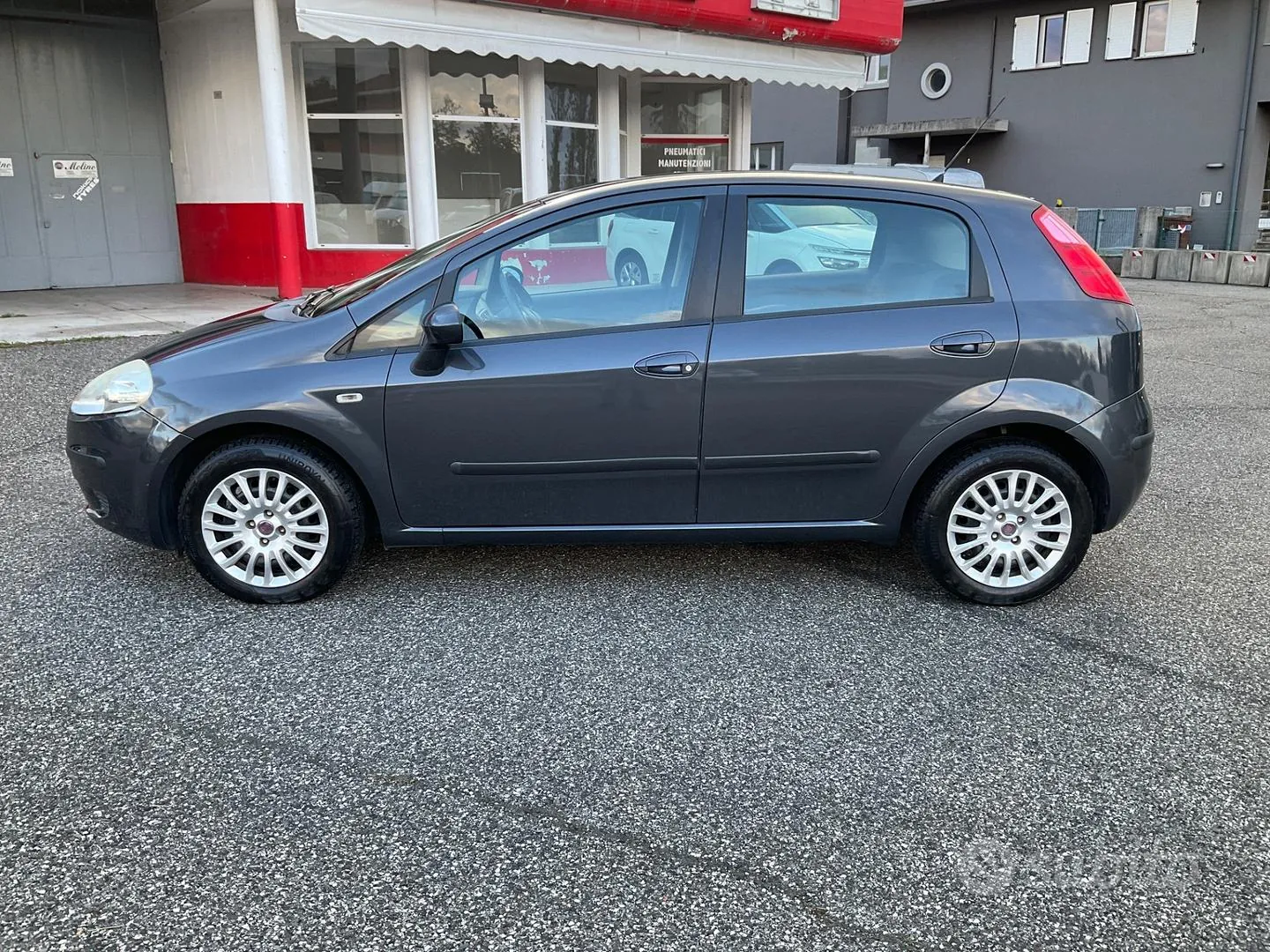 Fiat Grande Punto 2009 photo 2