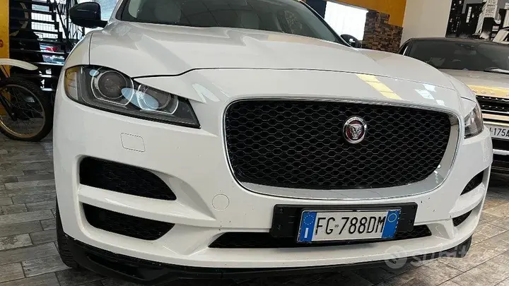 Jaguar F-Pace 2016 photo 2