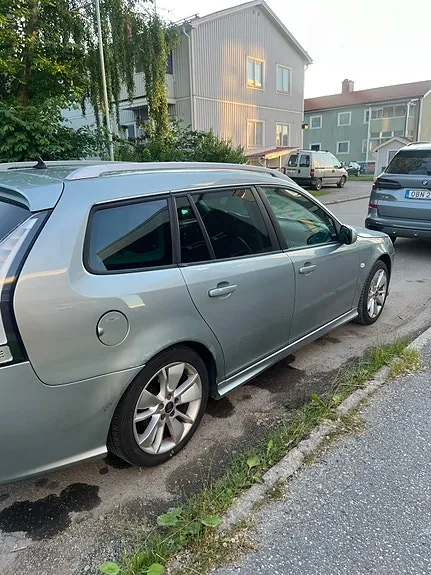 Saab 9-3 2010 photo 4
