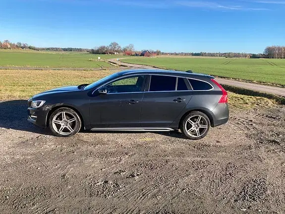 Volvo V60 2015 photo 2