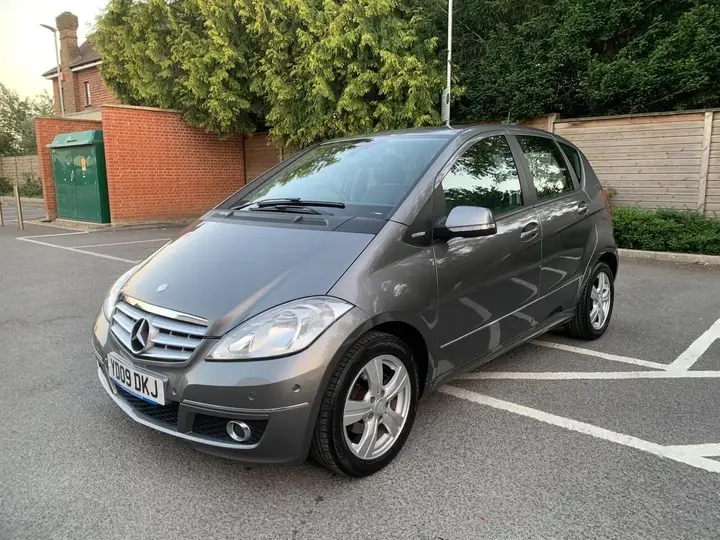 Mercedes-Benz A-Class 2009 photo 2