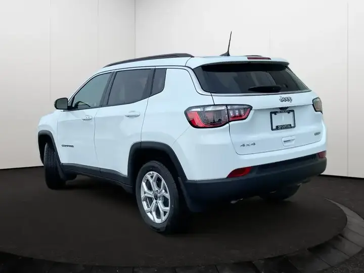 Jeep Compass 2026 photo 4