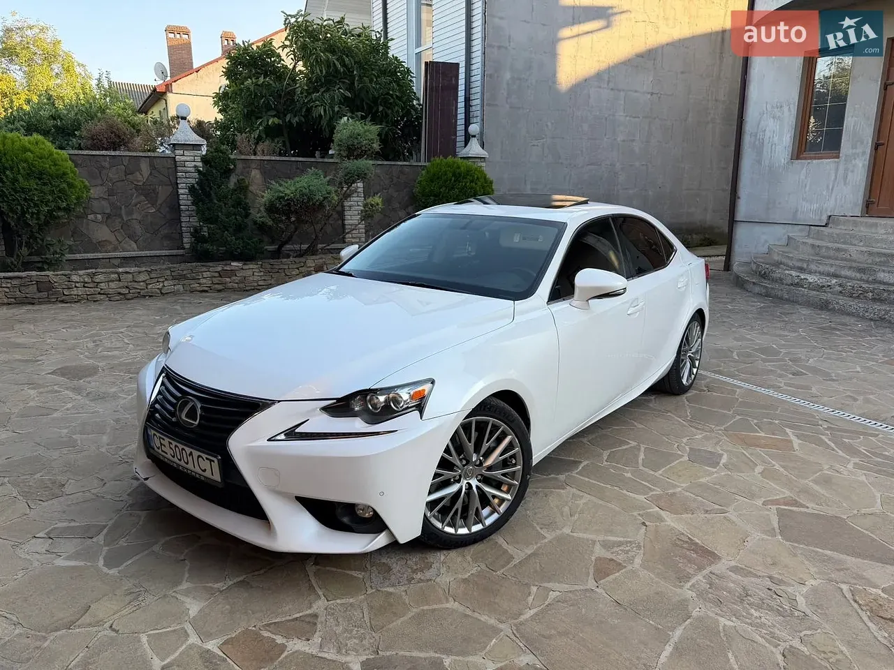 Lexus Is 2016 photo 2