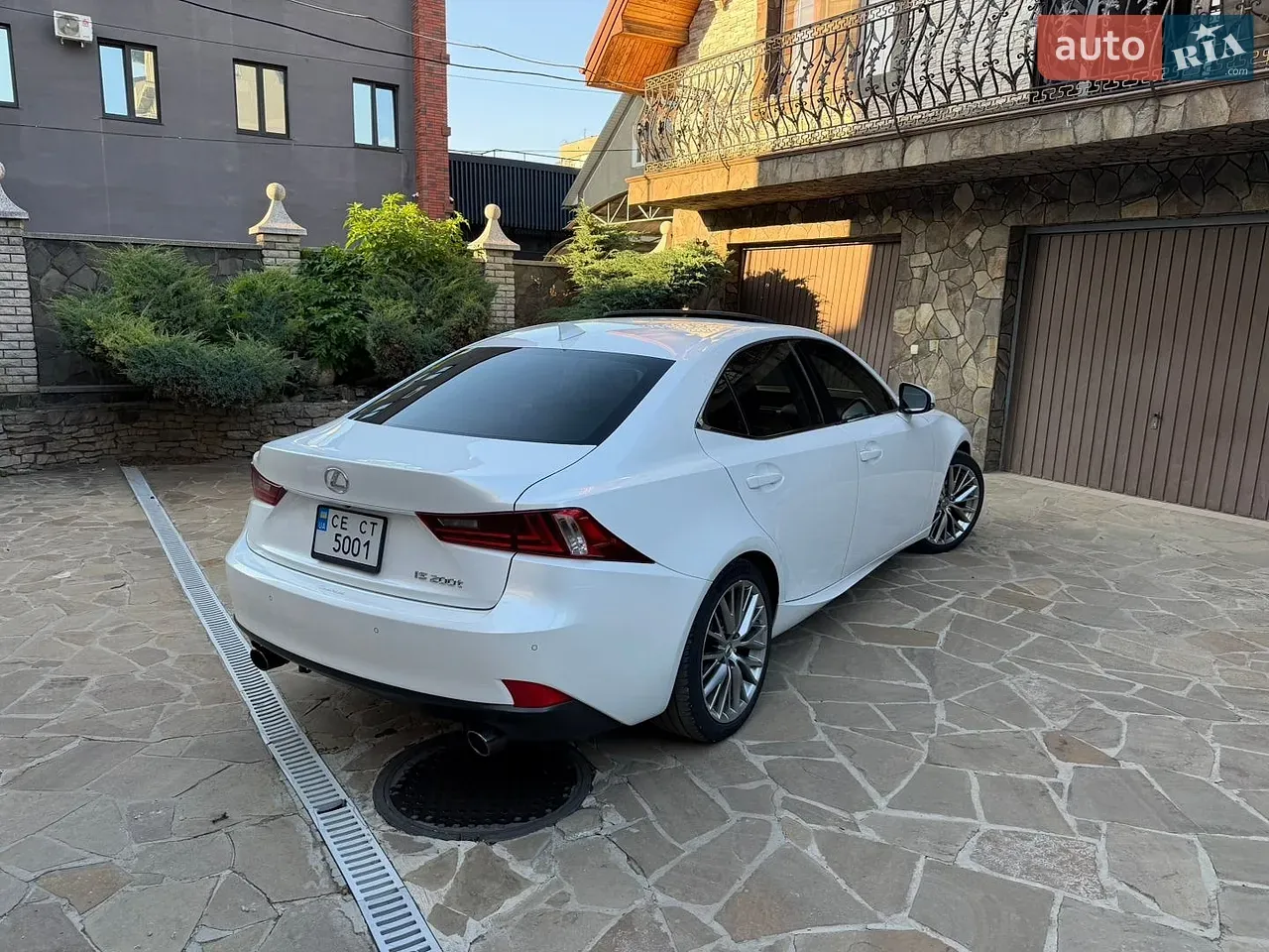 Lexus Is 2016 photo 4