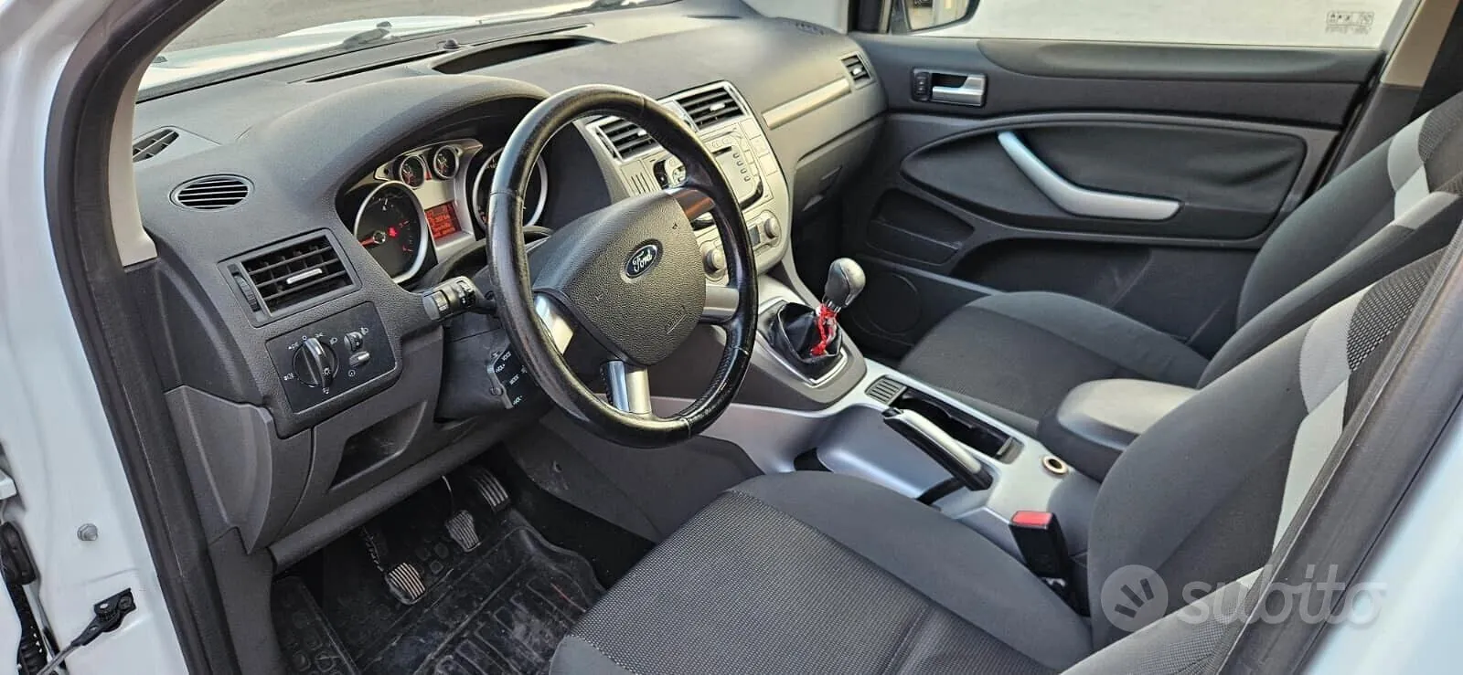 Ford Kuga 2012 photo 5