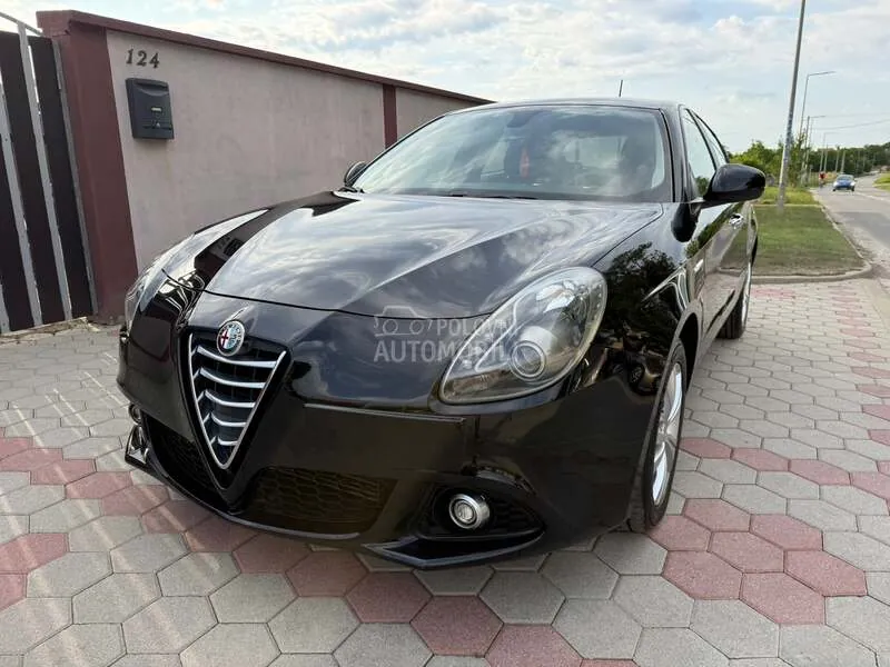 Alfa Romeo Giulietta 2014 photo 2