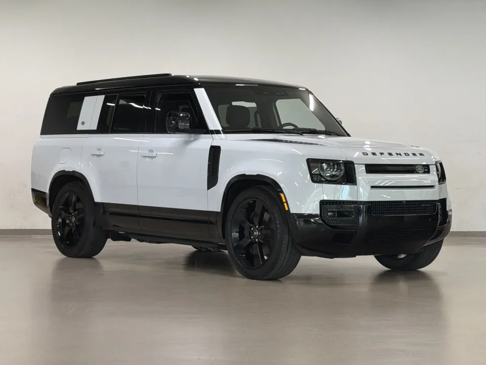 Land Rover Defender 2023 photo 2