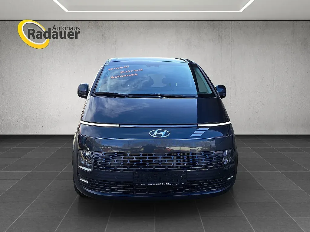 Hyundai Staria 2022 photo 2
