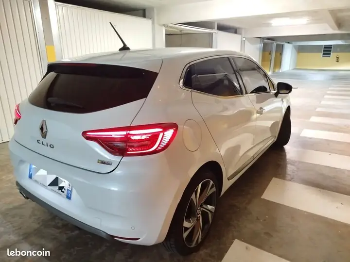 Renault Clio 2022 photo 2