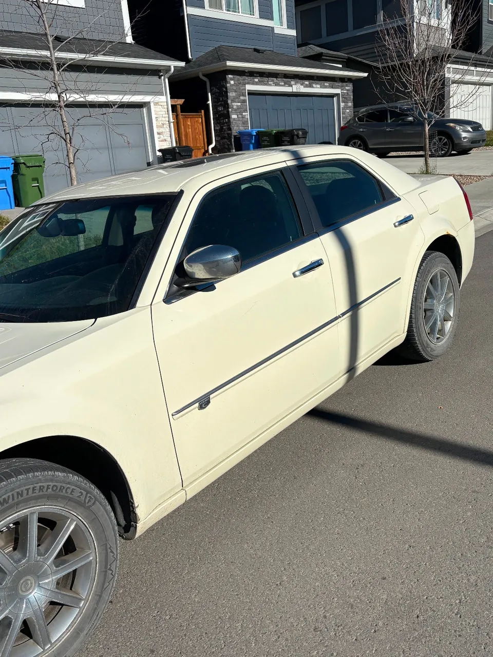 Chrysler 300C 2010 photo 2