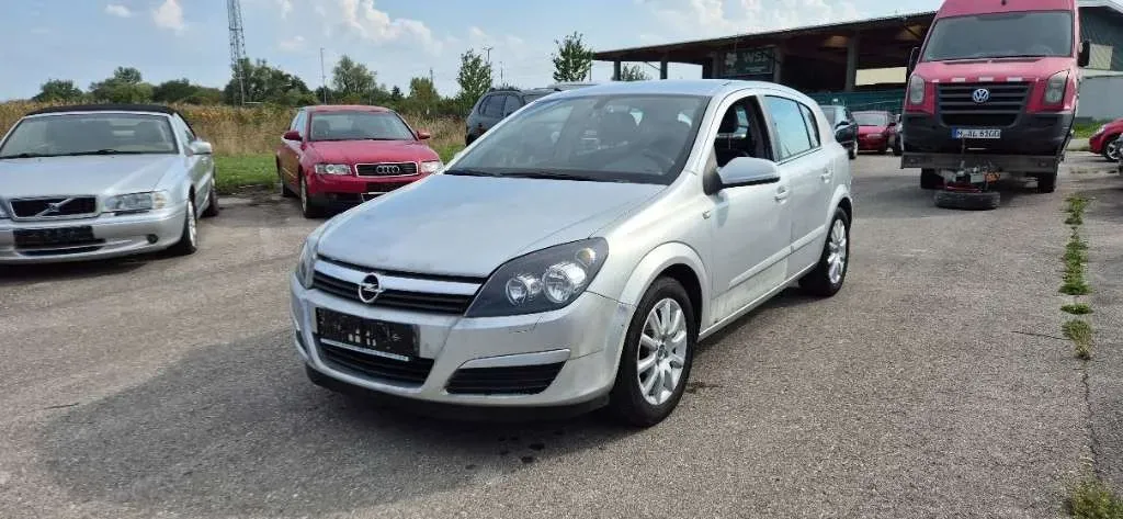 Opel Astra 2004 photo 2