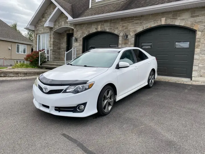 Toyota Camry 2014 photo 2
