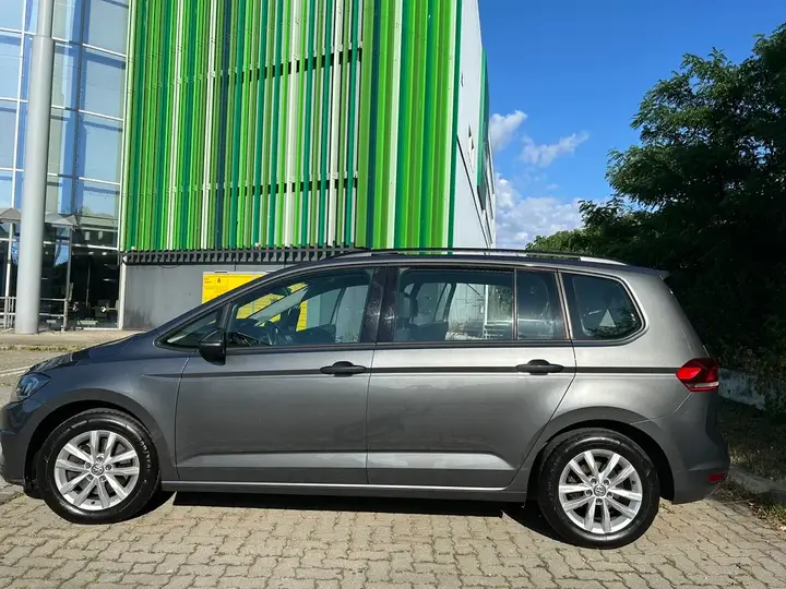 Volkswagen Touran 2018 photo 2