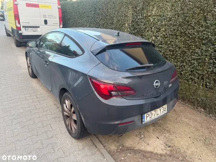 Opel Astra 2013 photo 2