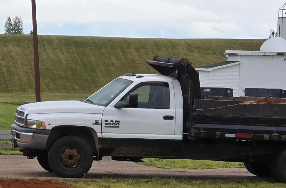 Dodge Ram 3500 2002 photo 2