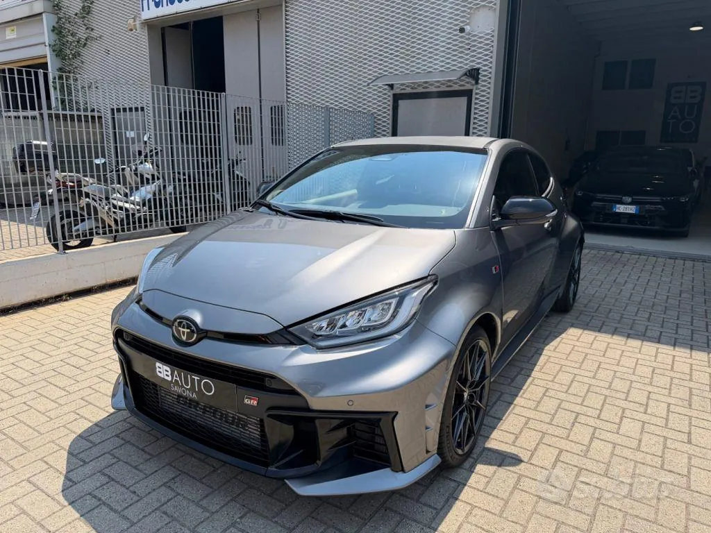 Toyota Yaris 2024 photo 2
