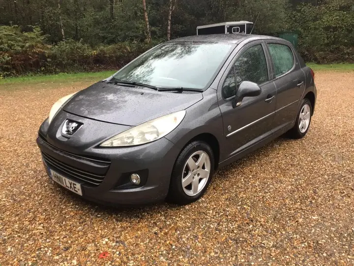 Peugeot 207 2011 photo 2