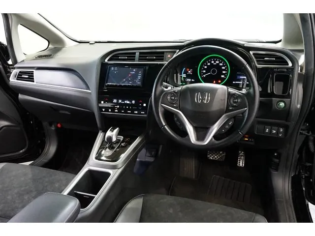 Honda Shuttle Hybrid X 2018 photo 2