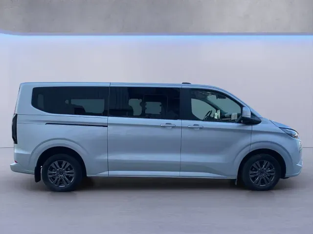 Ford Tourneo Custom 2025 photo 3