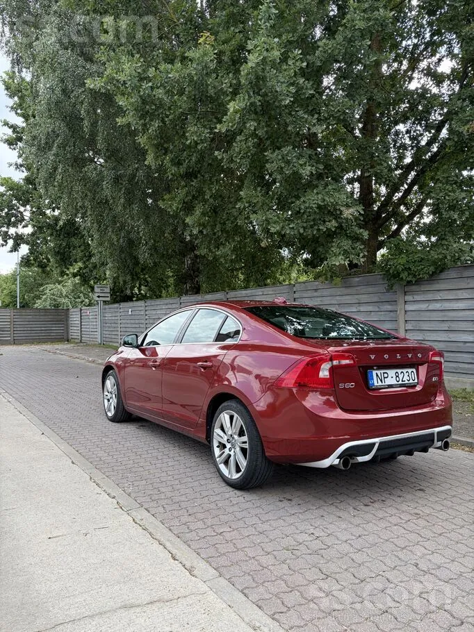 Volvo S60 2011 photo 2