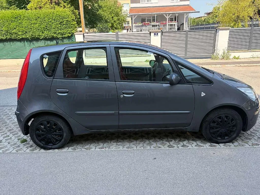 Mitsubishi Colt 2004 photo 2