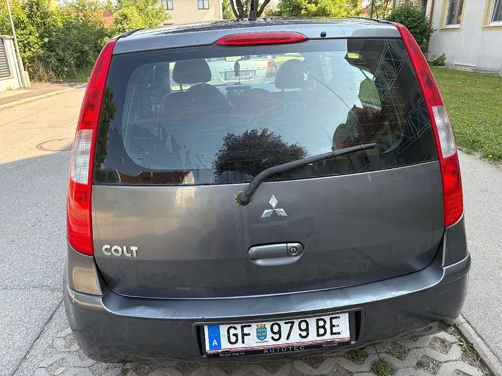 Mitsubishi Colt 2004 photo 3