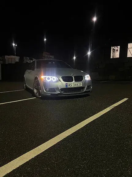 BMW 318I 2011 photo 2