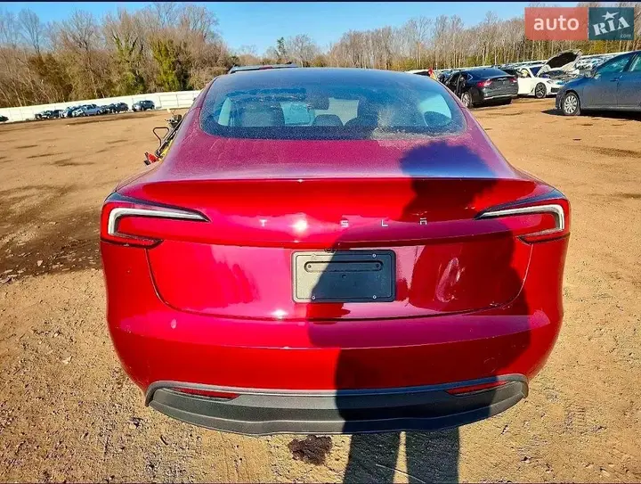Tesla Model 3 2025 photo 4